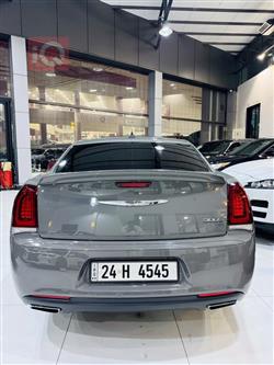 کرایسلەر 300